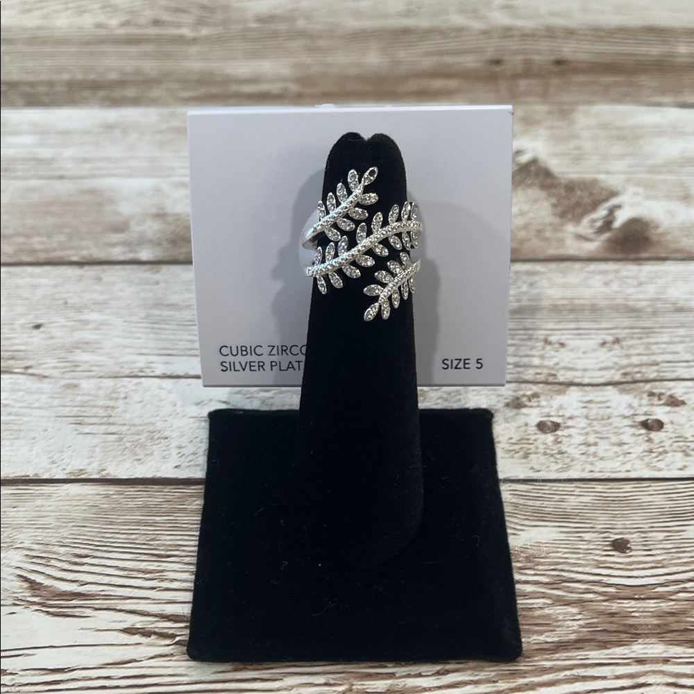 Charter Club Silver Plated Cubic Zirconia Leaf Bypass Ring Size 5 NEW
